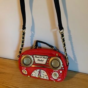 Adorable Betsey Johnson musical pocketbook